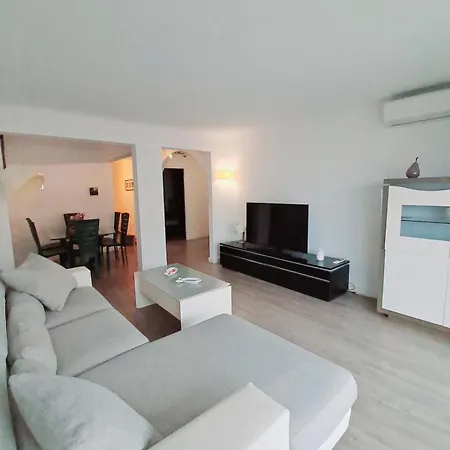 4 - Person With Sea View Terrace شقة *