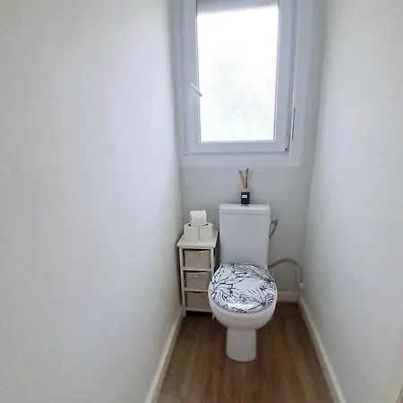 4 - Person With Sea View Terrace شقة