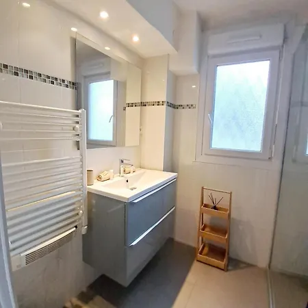 4 - Person With Sea View Terrace شقة كان