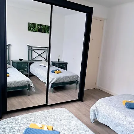 4 - Person With Sea View Terrace شقة
